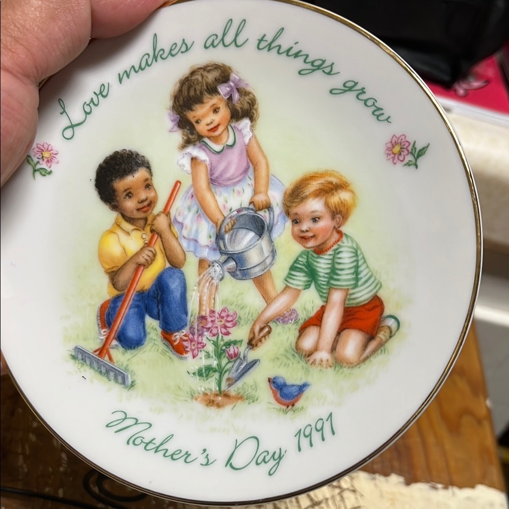 AVON Mother's Day 1991 Decorative Plate - Picture 5 of 6
